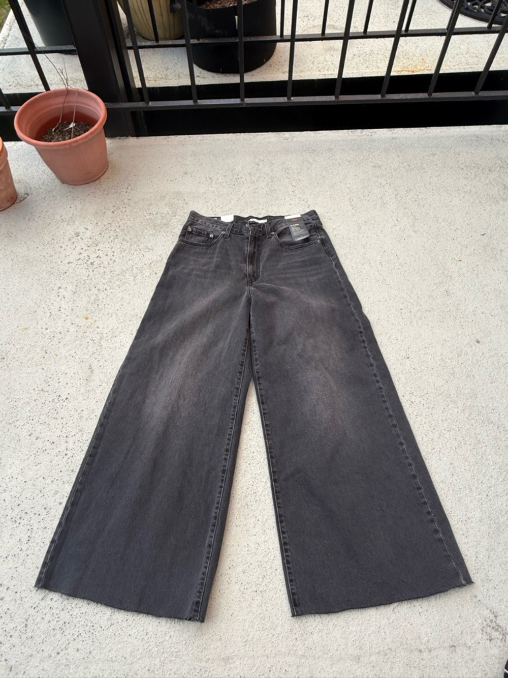 NWT Levi's Black Washed XL Flood Denim Jeans Size 30 x 32 - Picture 4 of 9